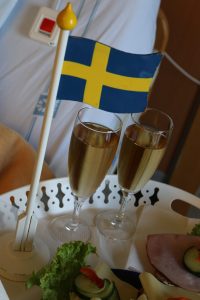 Fira med smörgås och dryck